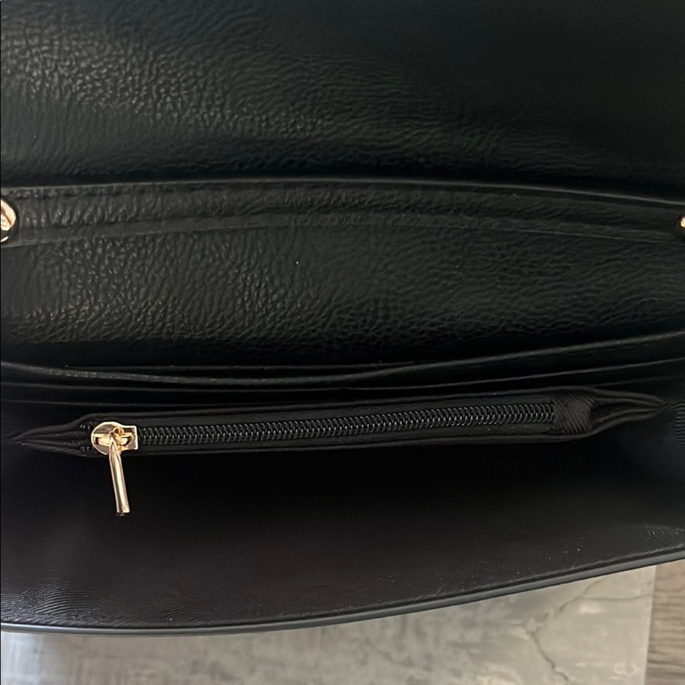 Universal Thread Black Faux Leather Crossbody Bag - Picture 4 of 5